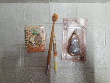 SET DE LAPICEROS CAPIBARA + CINTA CORRECTORA