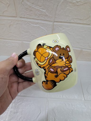 TAZA GARFIELD CON RELIEVE - CREMA