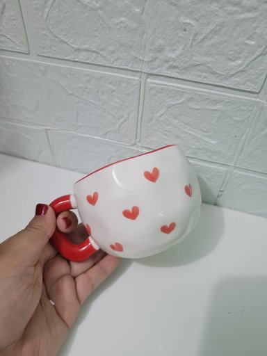 TAZA DE CERAMICAS DE CORAZONES ROJOS