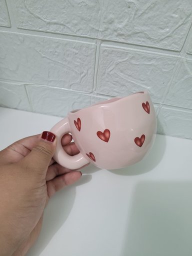 TAZA DE CERAMICA ROSADO DE CORAZONES