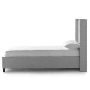 CAMA LEMUEBLE LISTÓN 2 PLAZAS TAPIZADA PLOMO CLARO CON PATAS MADERA - 3