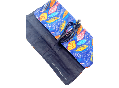 ESTUCHE ENROLLABLE PORTA PINCELES - PECES