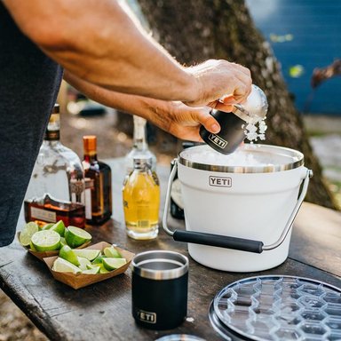 YETI COOLER CUBETA PARA BEBIDAS | BLANCO - 6