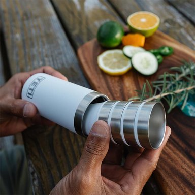 YETI FRASCO DE 7 OZ CON JUEGO DE VASOS DE SHOTS A JUEGO | ROSADO - 6