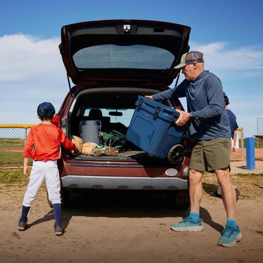 YETI ROADIE 32 COOLER CON RUEDAS Y MANGO RETRÁCTIL | AZUL MARINO - 4