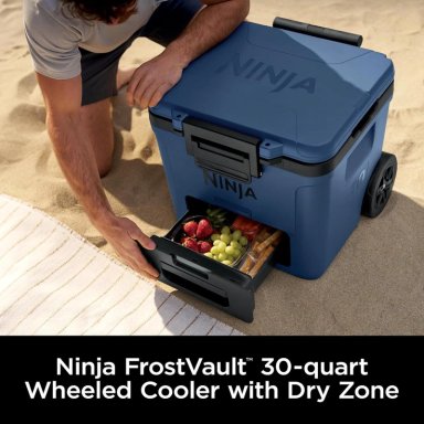 NINJA NEVERA PORTÁTIL FROSTVAULT FB230BL, CON RUEDAS Y CAJÓN SECO, 30 QT / 28,4 L | LAKESHORE BLUE - 2