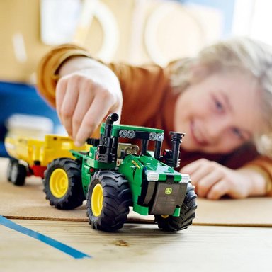 LEGO TECHNIC JOHN DEERE 9620R TRACTOR 4X4 MODELO COLECCIONABLE CON REMOLQUE - 2