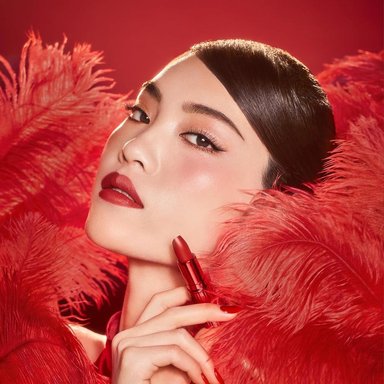 CHARLOTTE TILBURY REVOLUTION LÁPIZ LABIAL MATE | MARK OF A KISS - ROJO APAGADO - 5