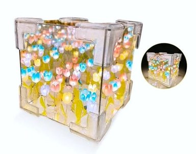 LAMPARA CUBO TULIPANES CON PILAS.