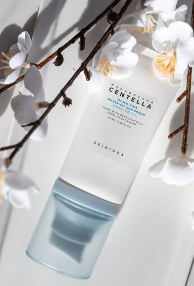 BLOQUEADOR FACIAL SKIN1004 PROTECTOR SOLAR HIDRATANTE CENTELLA HYALU CICA SILKA FIT SUN SERUM SPF 50+ 50 ML - 4