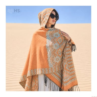 PONCHO CON CAPUCHA DURAZNO CON BORDADO FLORAL DE TELA SUAVE CON FLECOS 52 X 46 CM - 4