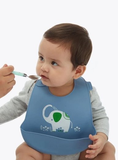 BABERO MATERNELLE CON BOLSILLO DE SILICONA ELEFANTITOS AZUL