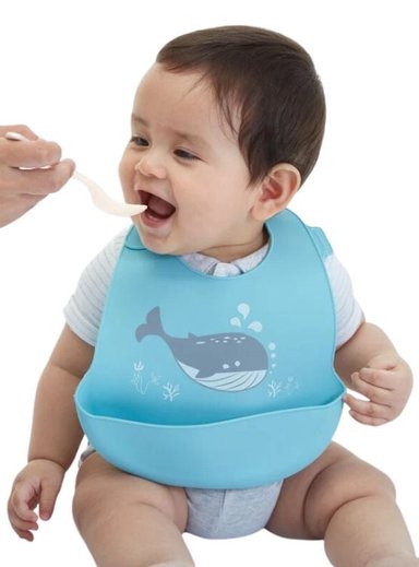 BABERO MATERNELLE CON BOLSILLO DE SILICONA BALLENITAS CELESTE