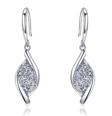 ARETES ELEGANTE CON CURVA LUMINOSA - PLATA 925