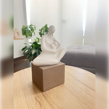 ADORNO MAP DESIGN IVORY FIGURA MAMA 18 X 11.5 X 26