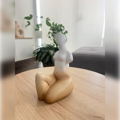 ADORNO MAP DESIGN SILUETA MUJER 13 X 11 X 18.5