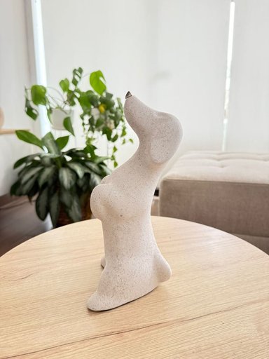 ADORNO PERRO SLINKY SENTADO  13X13X28 CM