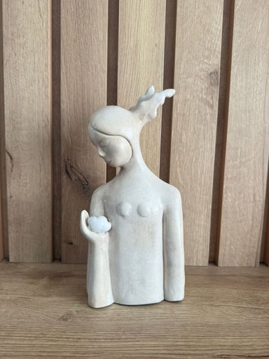 ADORNO ESCULTURA DAMA NUBE 13X07X28 CM