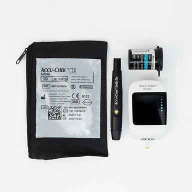 GLUCÓMETRO ACCU-CHEK INSTANT - 4
