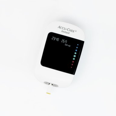 GLUCÓMETRO ACCU-CHEK INSTANT - 5