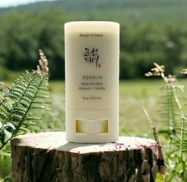 BLOQUEADOR FACIAL BEAUTY OF JOSEON MATTE SUN STICK MUGWORT+ CAMELIA SPF 50+ PA++++ - 1