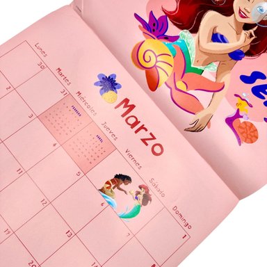 CALENDARIO DE PARED 2026 PRINCESAS – ILUSTRACIONES Y STICKERS DECORATIVOS - 6