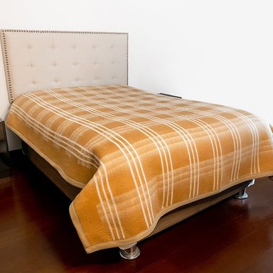 FRAZADA HILTON LISTADO BEIGE CON BLANCO DE 1.5 PLAZAS