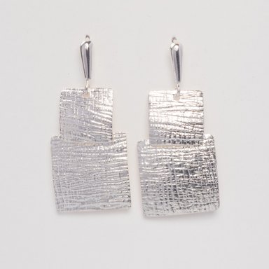 ARETE DE PLATA COLGANTE CUADRADO CON DISEÑO