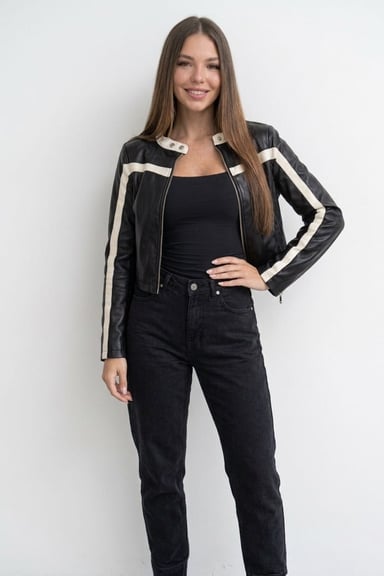 CASACA MOTERA EN TENDENCIA DE MUJER CUERINA - 3