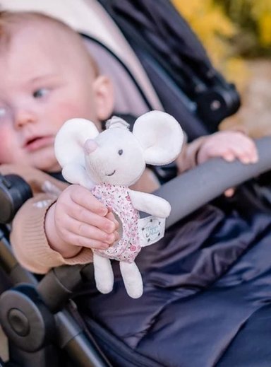 MEIYA Y ALVIN JUGUETE TEXTIL COLGANTE PARA COCHE MODELO MEIYA LA RATONA