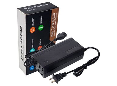 CARGADOR ADVANTECH 48V3A DE 54.6V 3A PARA BICIMOTO ELÉCTRICA CON BATERÍA DE LITIO DE 48V