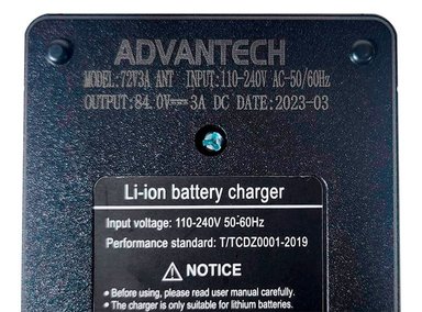 CARGADOR ADVANTECH 72V3A DE 84V 3A PARA MOTO ELÉCTRICA CON BATERÍA DE LITIO DE 72V - 5