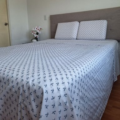 SET SÁBANAS LUJO 2 PLAZAS BLANCO ESTAMPADO FLORES AZUL 4 PIEZAS