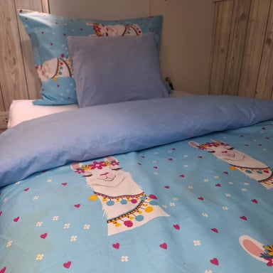 CUBREPLUMON LUJO 1.5 PLAZAS CELESTE ESTAMPADOS INFANTIL CON DISEÑO LLAMA - 2
