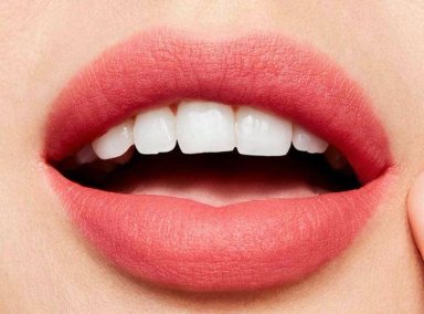 LABIAL MAC POWDER KISS LIQUID LIPCOLOUR A LITTLE TAMED - 4