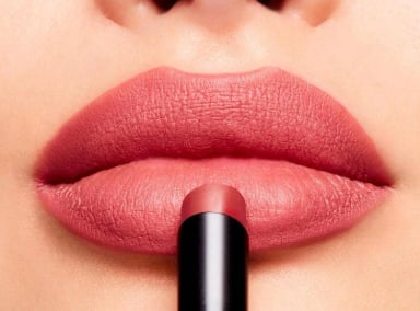 LABIAL MAC POWDER KISS VELVET BLUR SLIM STICK PEPPERY PINK 2 G - 4
