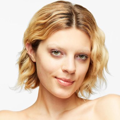 ILUMINADOR MAC STROBE DEWY SKIN TINT -LIGHT - 2
