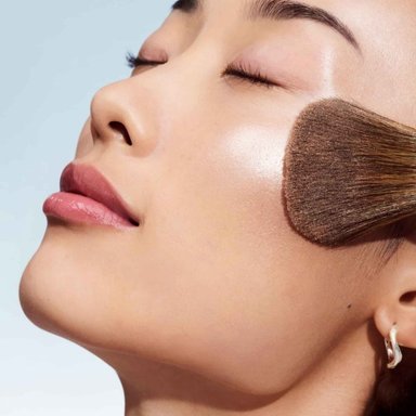 ILUMINADOR CLINIQUE TRUE HIGHLIGHT WEIGHTLESS ILLUMINATOR EN TONO STARLIT GLOW - 5