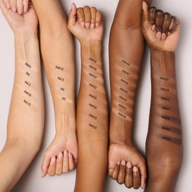 POLVO MAC STUDIO FIX POWDER PLUS FOUNDATION EN EL TONO NC47 - 4