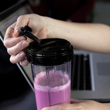 LICUADORA TAURUS SHAKE AWAY 2.0 1 VELOCIDAD 600 ML + VASO PORTÁTIL ADICIONAL - 7