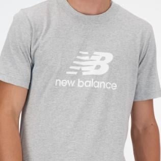 POLO DEPORTIVO HOMBRE NEW BALANCE MT41502AG MANGA CORTA SPORT ESSENTIALS LOGO GRIS - 4