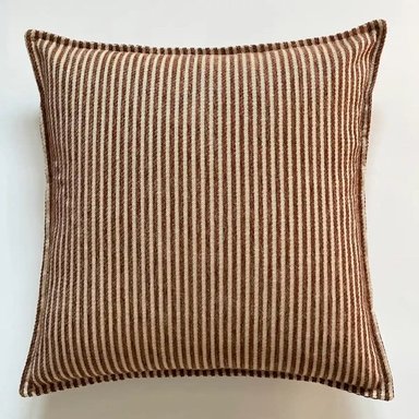 COJÍN RIPLEY HOME LÍNEAS CAFÉ 45 X 45 CM - 2