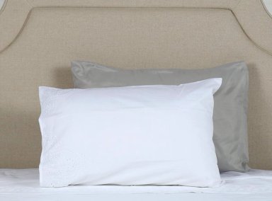 CUBREPLUMÓN RIPLEY HOME BRODERIE 90 X 50 CM BLANCO BORDADO SHAM