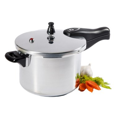 OLLA A PRESIÓN OSTER BRISSAGO BLANCO 5L - 2