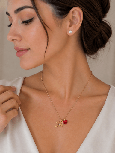 COLLAR DE ACERO INOXIDABLE CON DIJE LETRA INICIAL M CON CRISTAL CORAZÓN ROJO - REGALO ESPECIAL PARA MAMÁ - 2