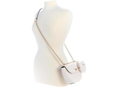 GUESS ATABEY: BOLSO CROSSBODY CONVERTIBLE ACOLCHADO EN PU CON ENCANTO REMOVIBLE, DISEÑO ELEGANTE - 6