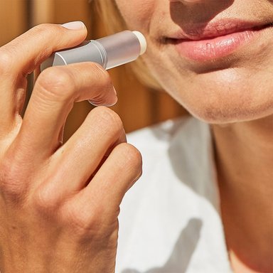 TRATAMIENTO LABIAL ISDIN REPARADOR STICK 4 GR - 4
