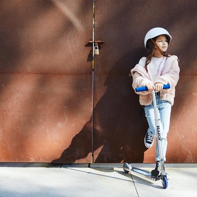 SCOOTER RAZOR A KICK FOR KIDS - LIGHTWEIGHT, FOLDABLE, ALUMINUM FRAME, AND ADJUSTABLE HANDLEBARS - 2