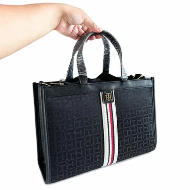 CARTERA TOTE Y CROSSBODY TOMMY HILFIGER MONOGRAFIADO NEGRO - 1