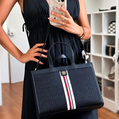 CARTERA TOTE Y CROSSBODY TOMMY HILFIGER MONOGRAFIADO NEGRO - 3